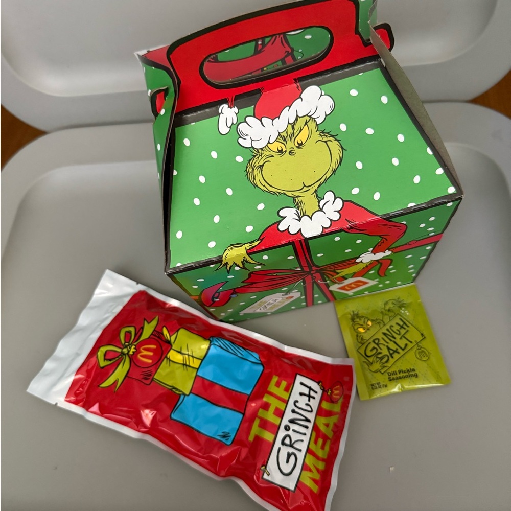The Grinch yellow socks NWT